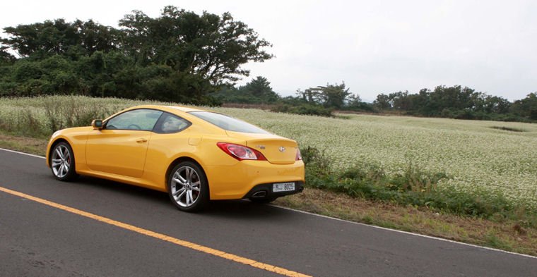 2010 Hyundai Genesis Coupe Picture