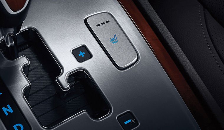 2011 Hyundai Genesis Gear Lever Picture