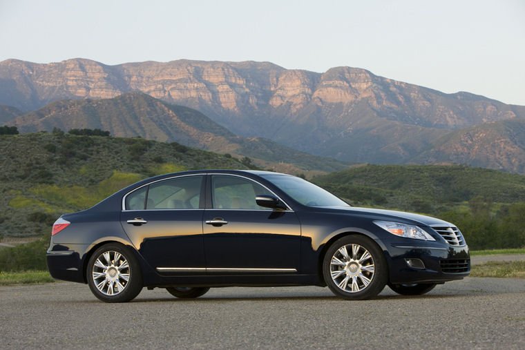 2011 Hyundai Genesis Picture