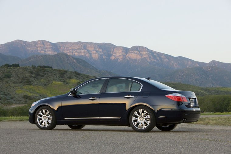 2011 Hyundai Genesis Picture