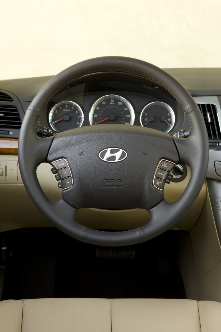 2010 Hyundai Sonata Cockpit Picture