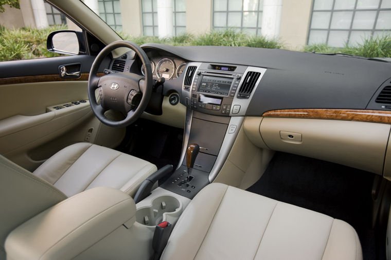 2010 Hyundai Sonata Interior Picture