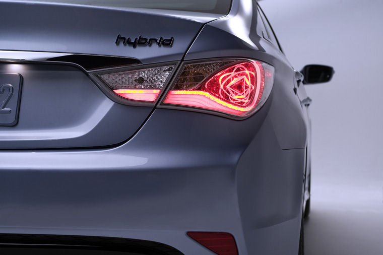 2011 Hyundai Sonata Hybrid Tail Light Picture