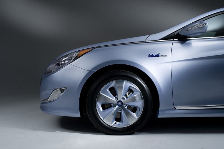 2011 Hyundai Sonata Hybrid Rim Picture