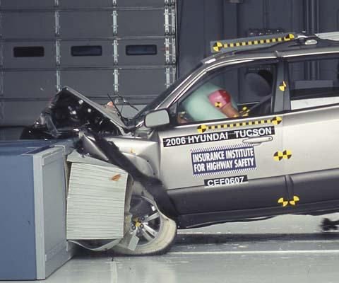 2008 Hyundai Tucson IIHS Frontal Impact Crash Test Picture 2008 Hyundai Tucson IIHS Frontal Impact Crash Test Picture