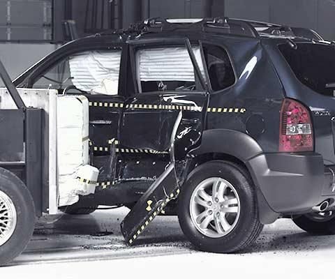 2008 Hyundai Tucson IIHS Side Impact Crash Test Picture 2008 Hyundai Tucson IIHS Side Impact Crash Test Picture