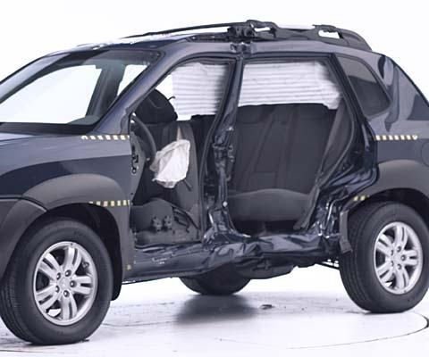 2008 Hyundai Tucson IIHS Side Impact Crash Test Picture 2008 Hyundai Tucson IIHS Side Impact Crash Test Picture