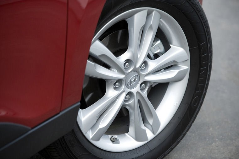 2010 Hyundai Tucson Rim Picture