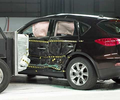 2011 Infiniti EX35 IIHS Side Impact Crash Test Picture 2011 Infiniti EX35 IIHS Side Impact Crash Test Picture