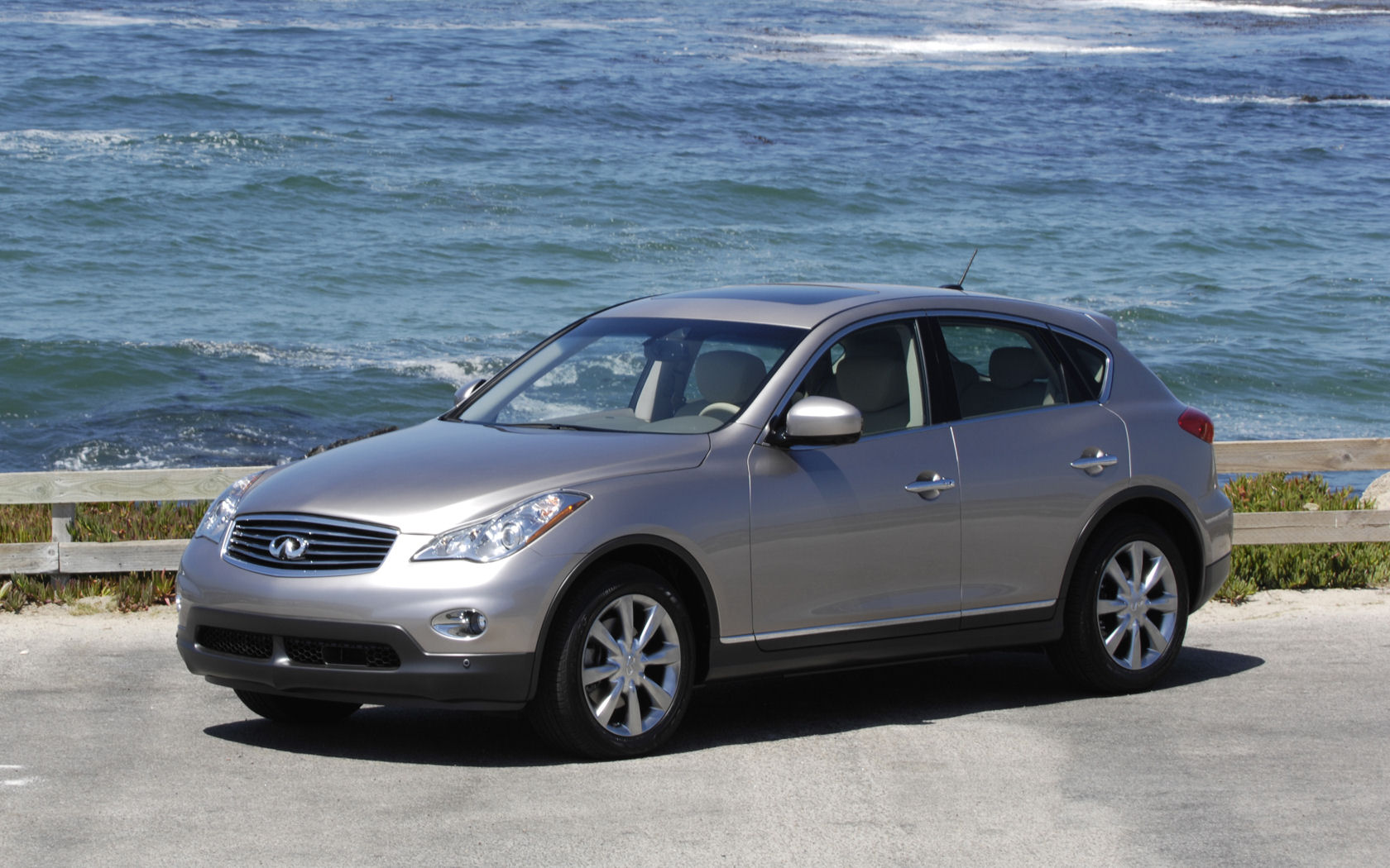 Infiniti EX35 Desktop Wallpaper