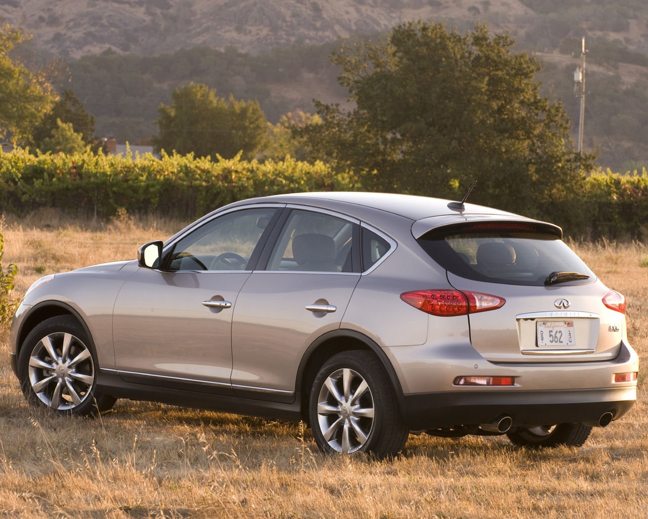 Infiniti EX35 Desktop Wallpaper