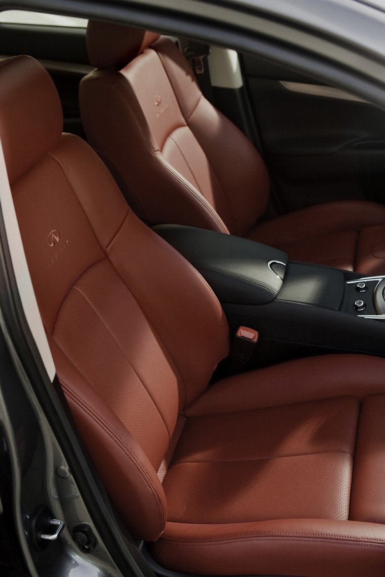 2010 Infiniti G37S Front Seats Picture