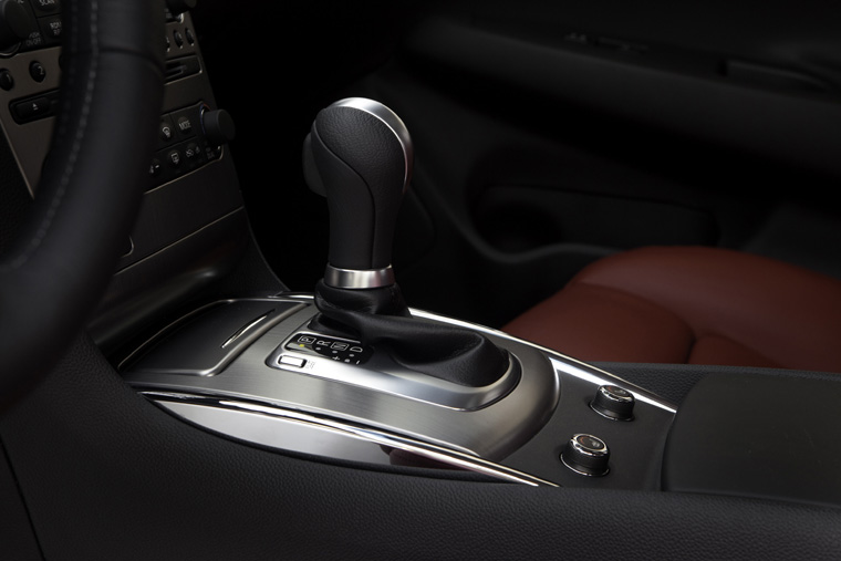 2010 Infiniti G37S Gear Lever Picture