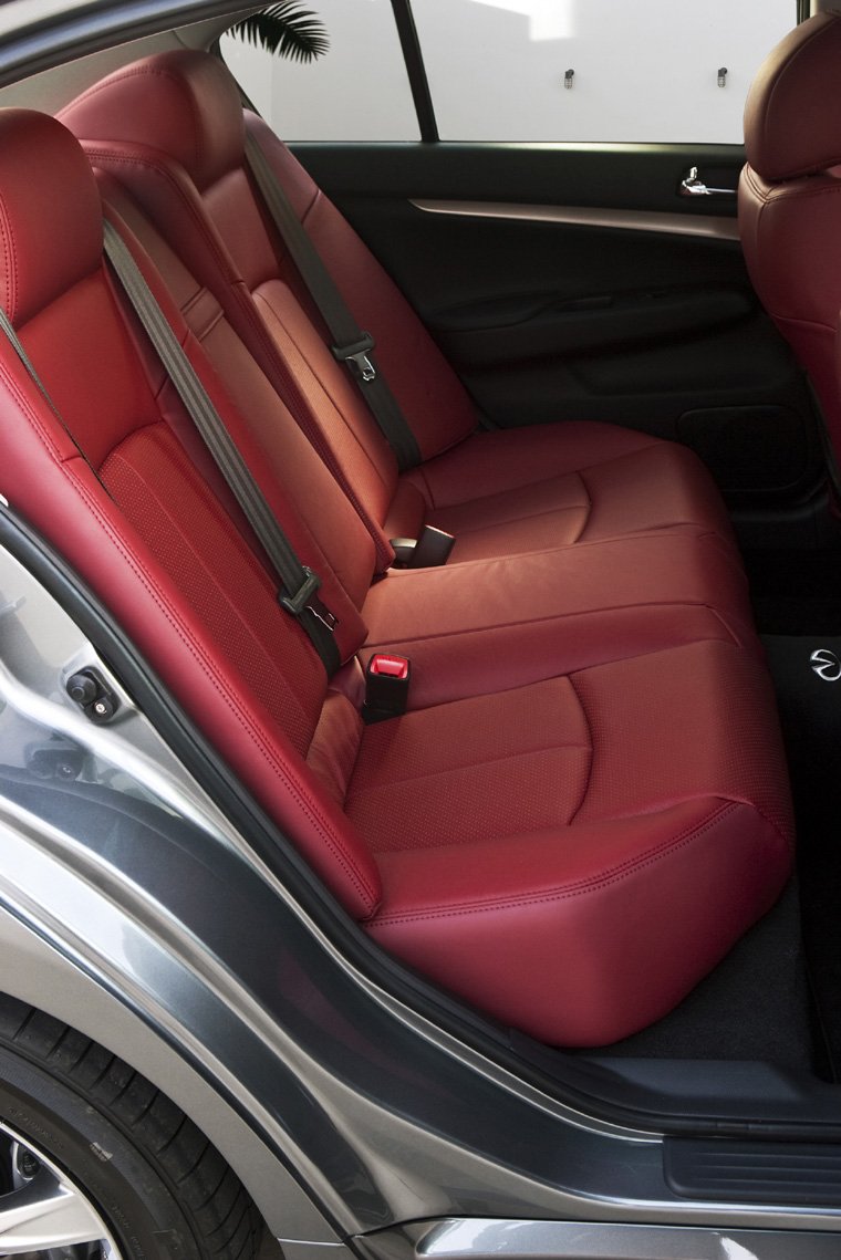 2011 Infiniti G37S Sedan Rear Seats Picture