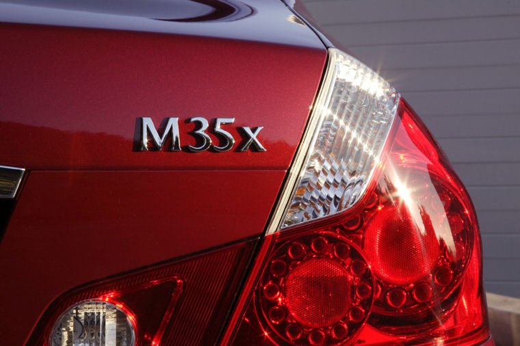 2006 Infiniti M35X Tail Light Picture