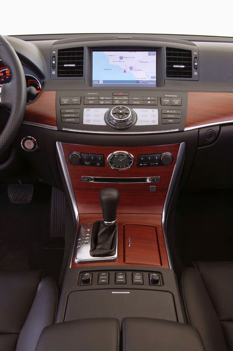 2006 Infiniti M45 Center Console Picture