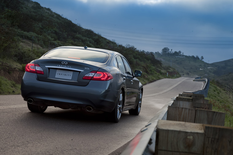 2011 Infiniti M56 Picture