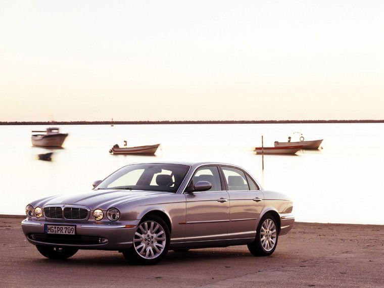 2004 Jaguar XJ8 Picture