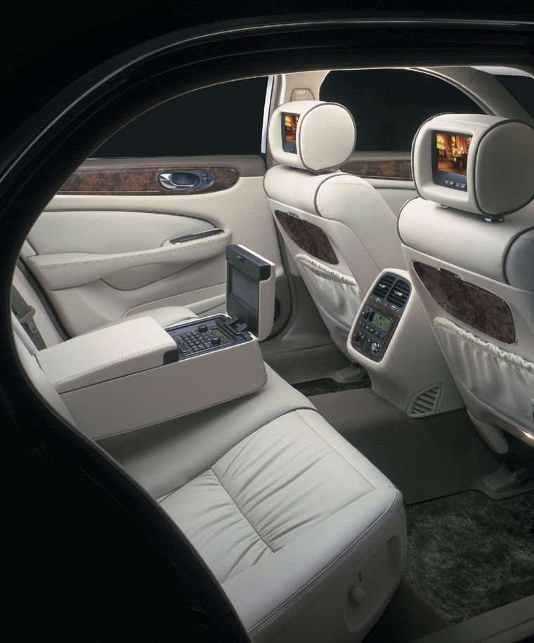 2008 Jaguar XJ8 Rear Seats Picture