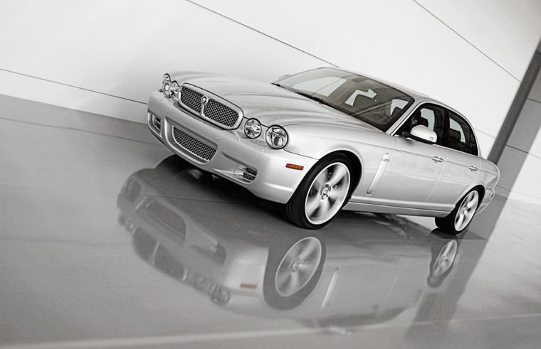 2008 Jaguar XJR Picture