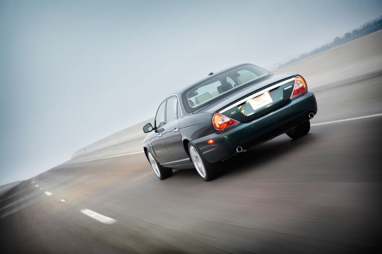 2009 Jaguar XJ Super V8 Picture