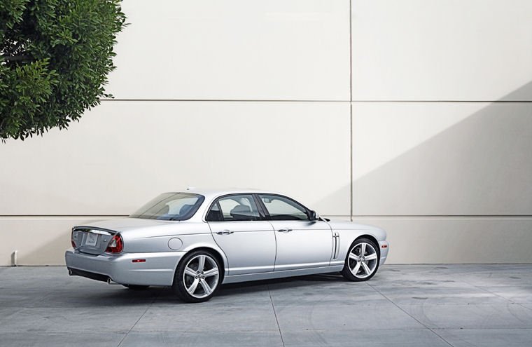 2009 Jaguar XJR Picture