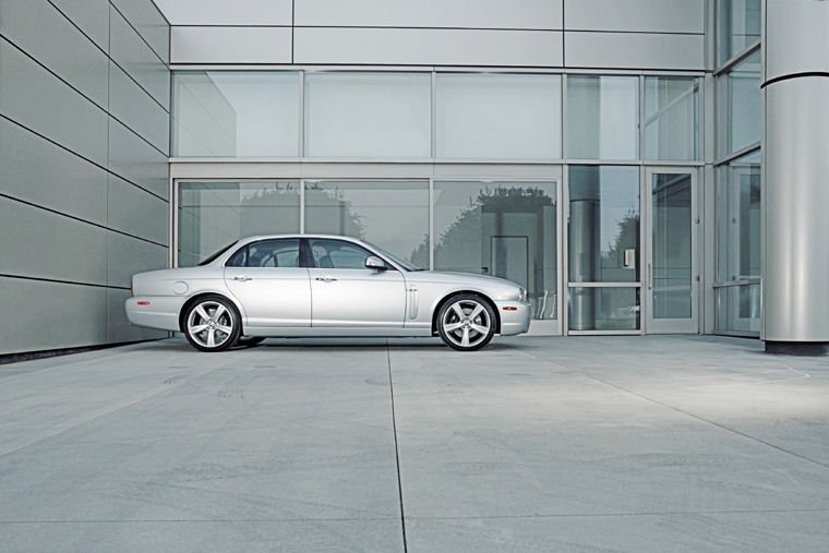 2009 Jaguar XJR Picture