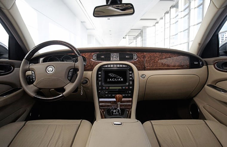 2009 Jaguar XJR Cockpit Picture