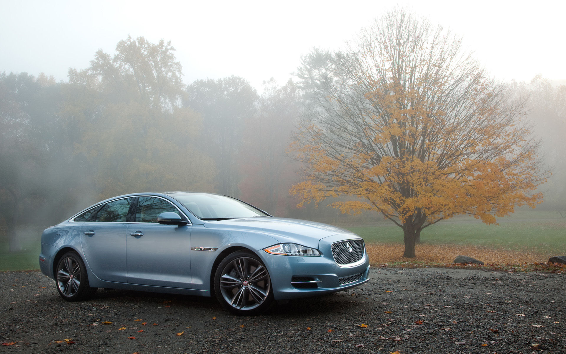 Jaguar XJ Desktop Wallpaper