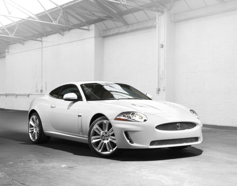2010 Jaguar XKR Picture