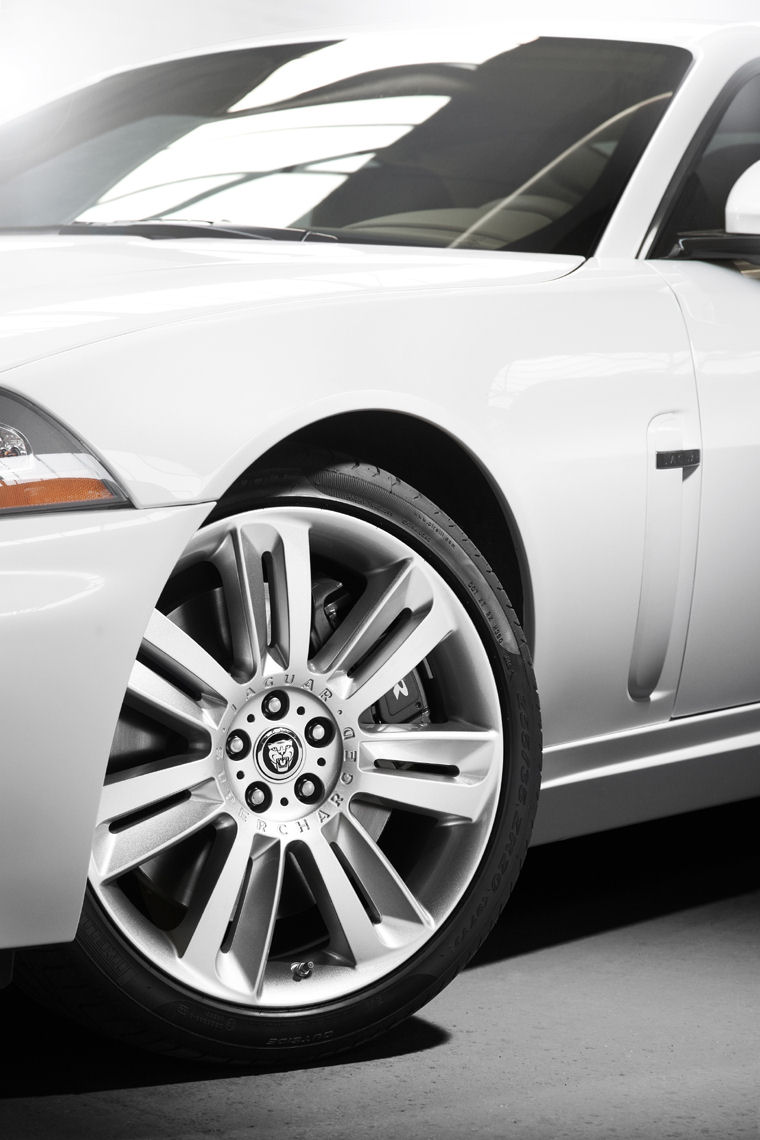 2010 Jaguar XKR Picture