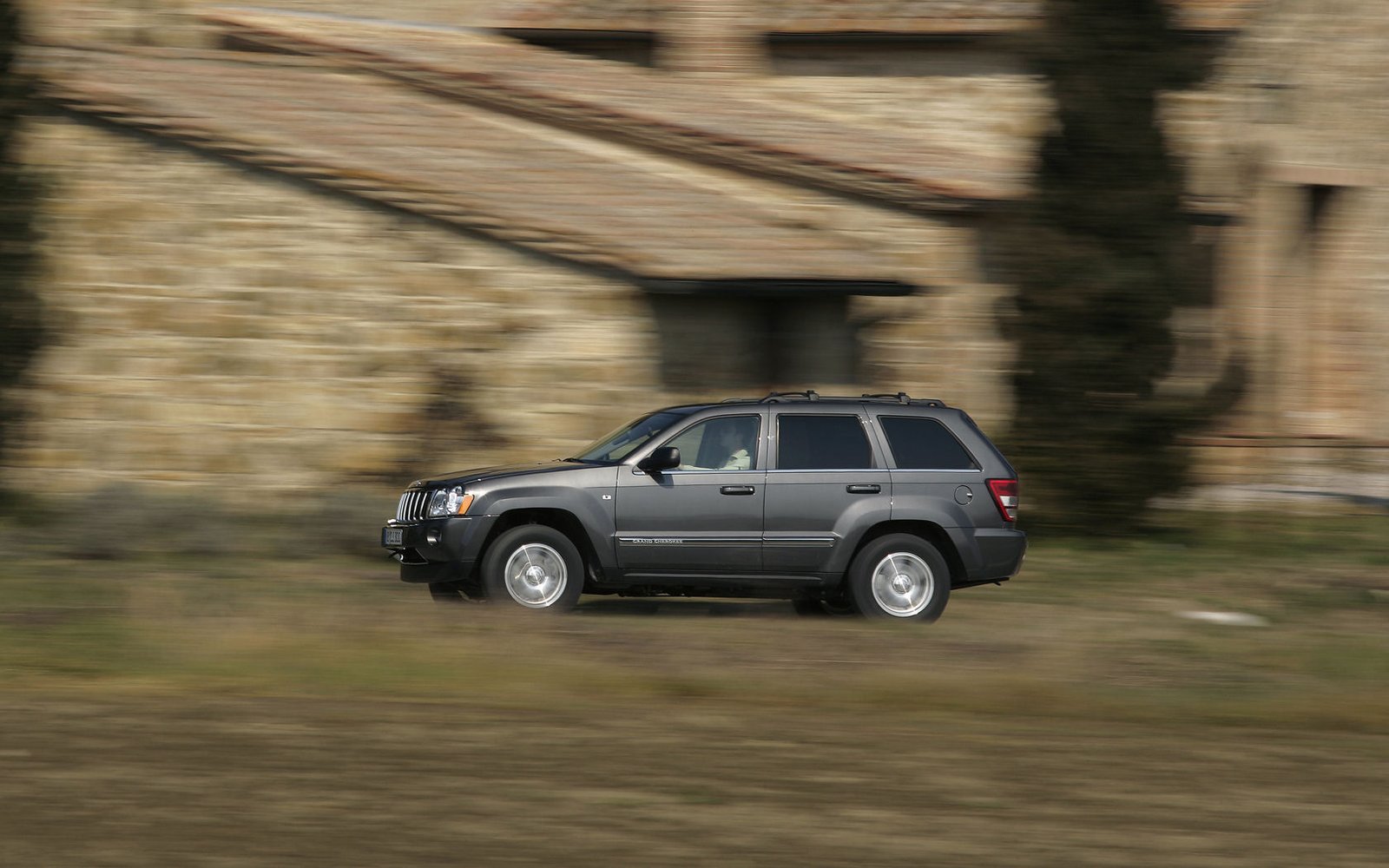 Jeep Grand Cherokee Desktop Wallpaper