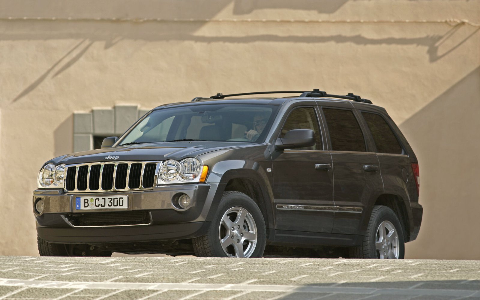 Jeep Grand Cherokee Desktop Wallpaper