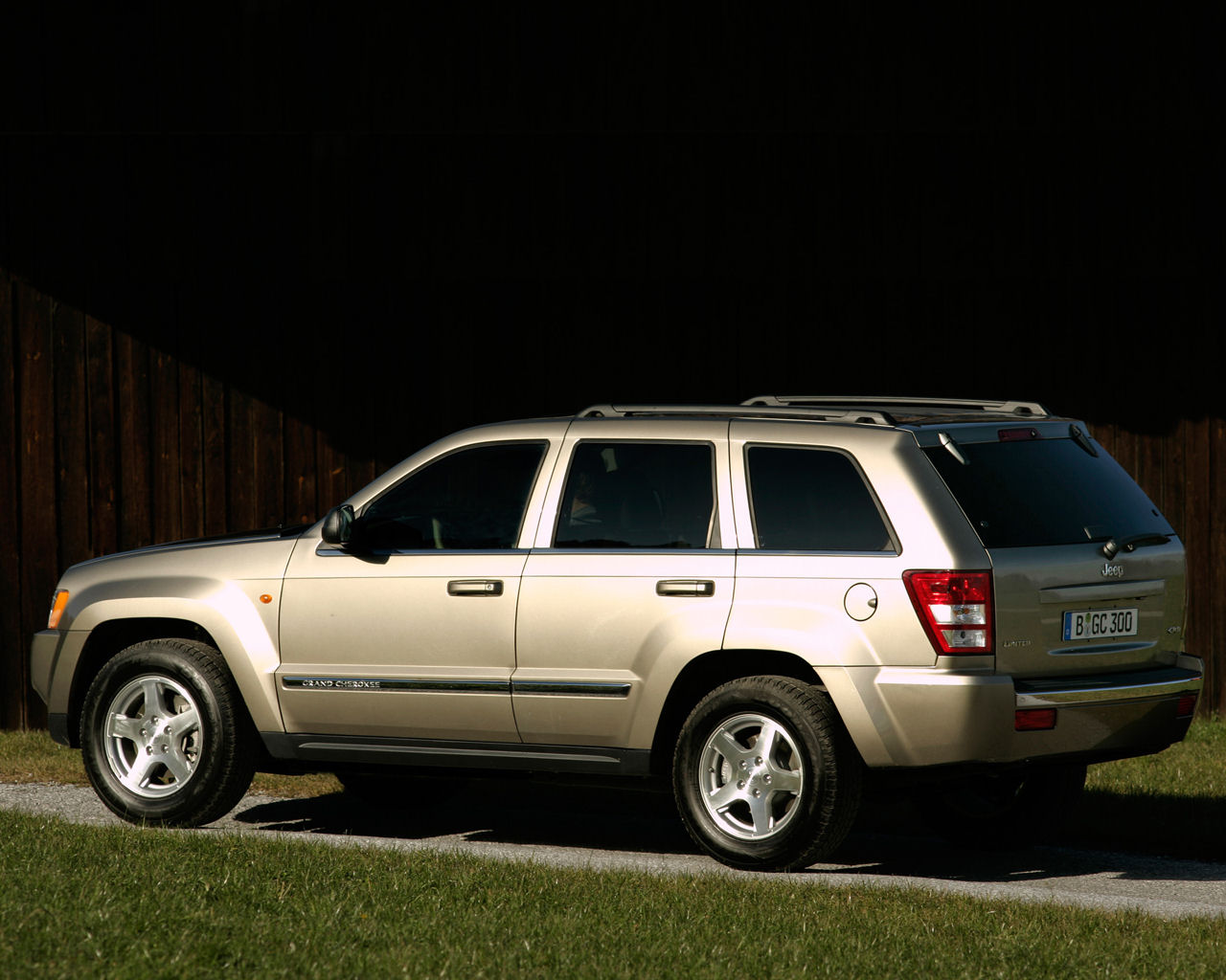 Jeep Grand Cherokee Desktop Wallpaper