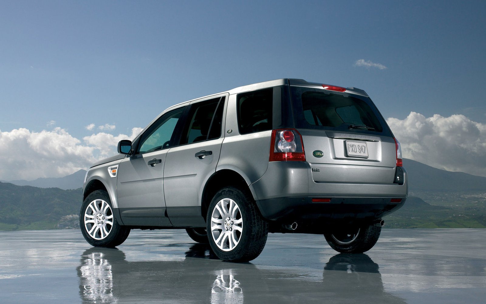 Land Rover LR2 Desktop Wallpaper