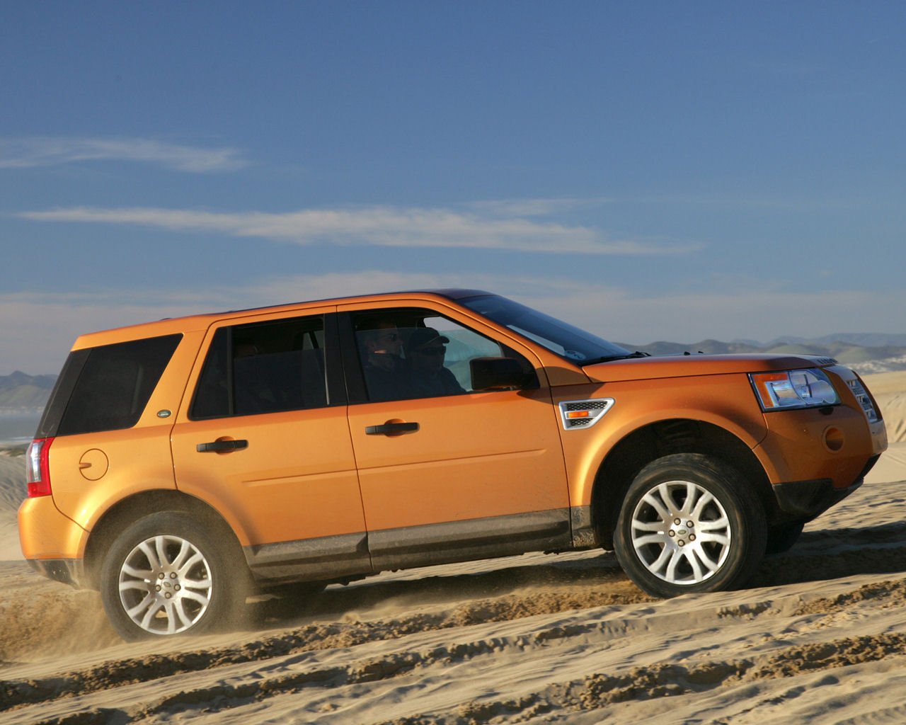 Land Rover LR2 Desktop Wallpaper