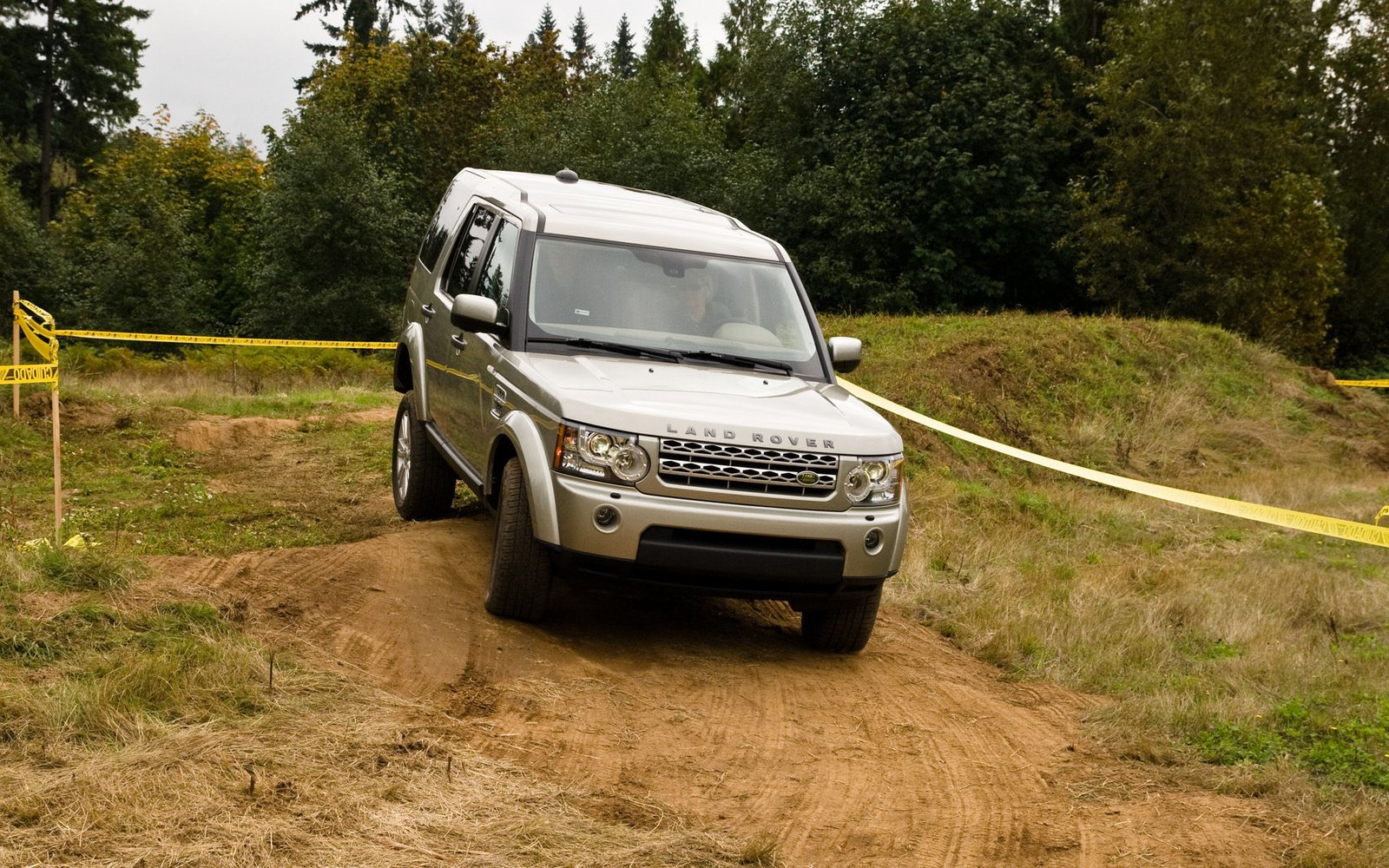 Land Rover LR4 Desktop Wallpaper
