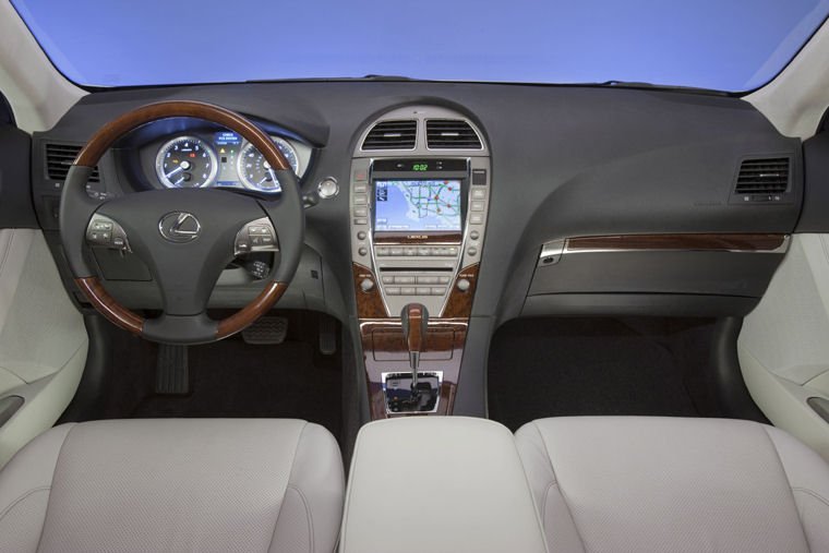 2011 Lexus ES 350 Cockpit Picture