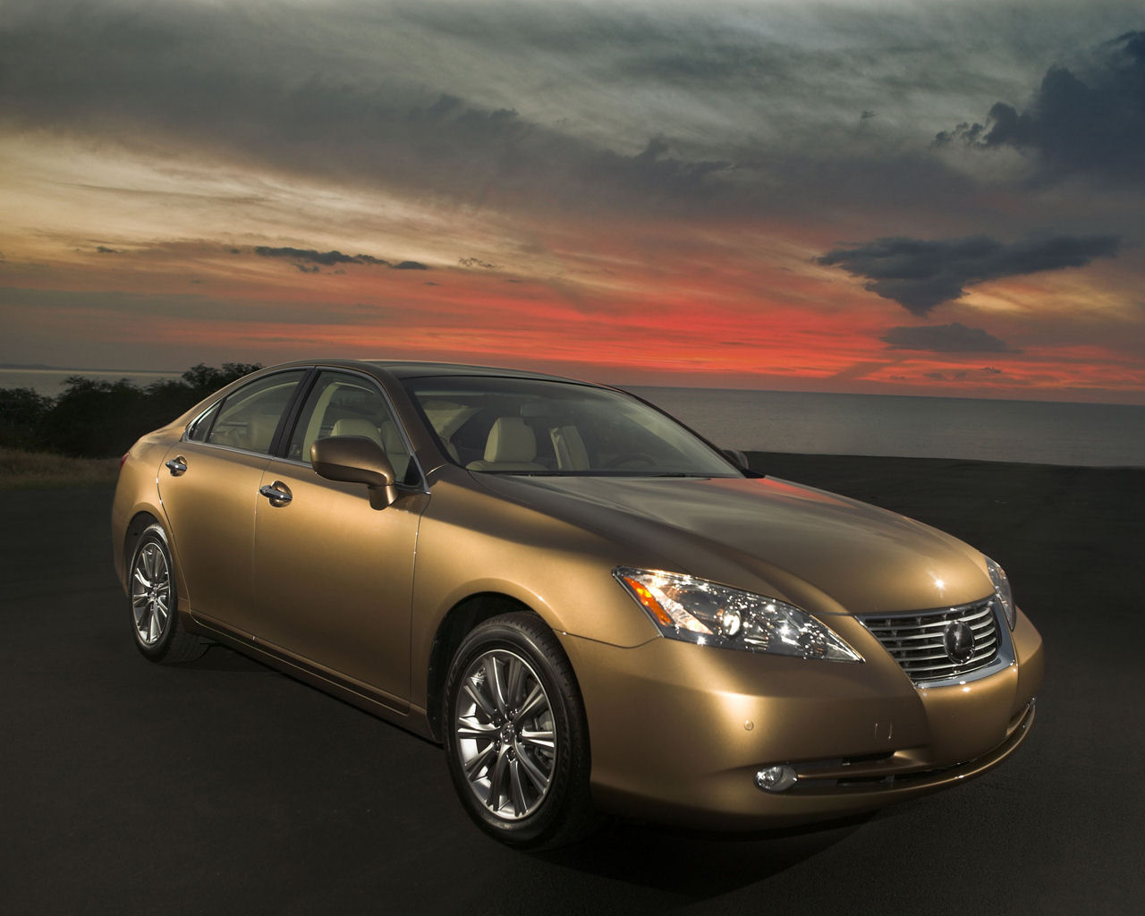 Lexus ES Desktop Wallpaper