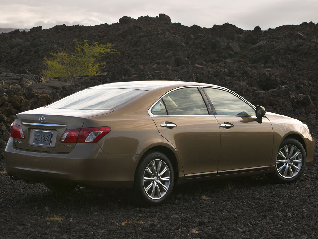 Lexus ES Desktop Wallpaper