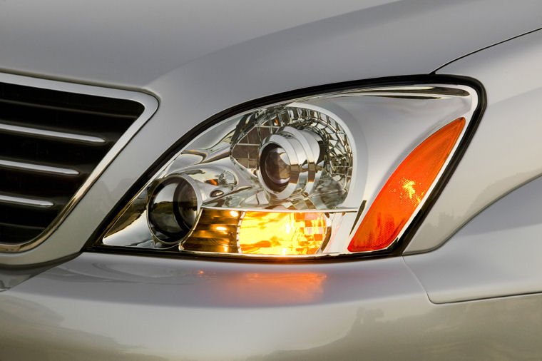 2008 Lexus GX 470 Headlight Picture
