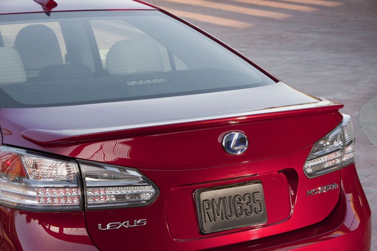 2010 Lexus HS 250h Tail Light Picture