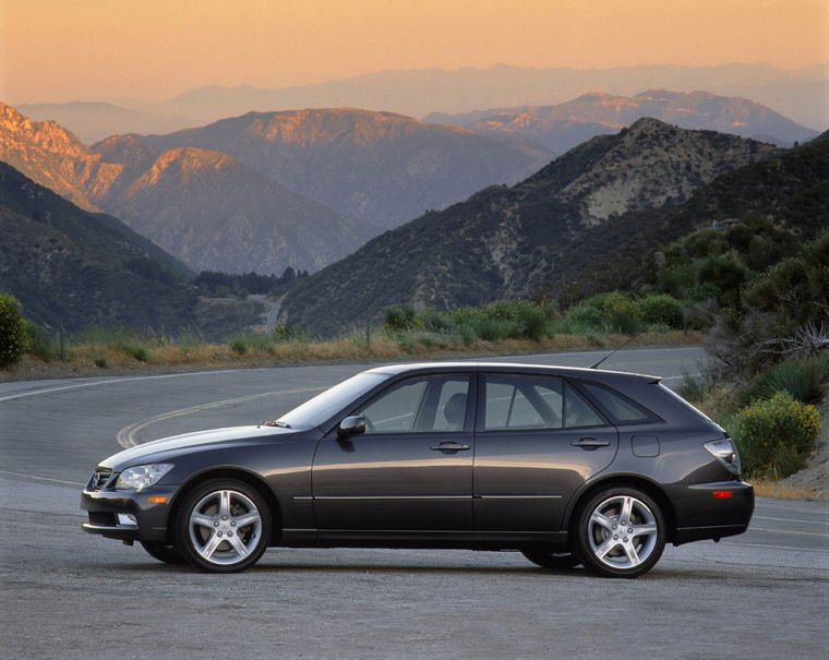 2002 Lexus IS 300 SportCross Picture