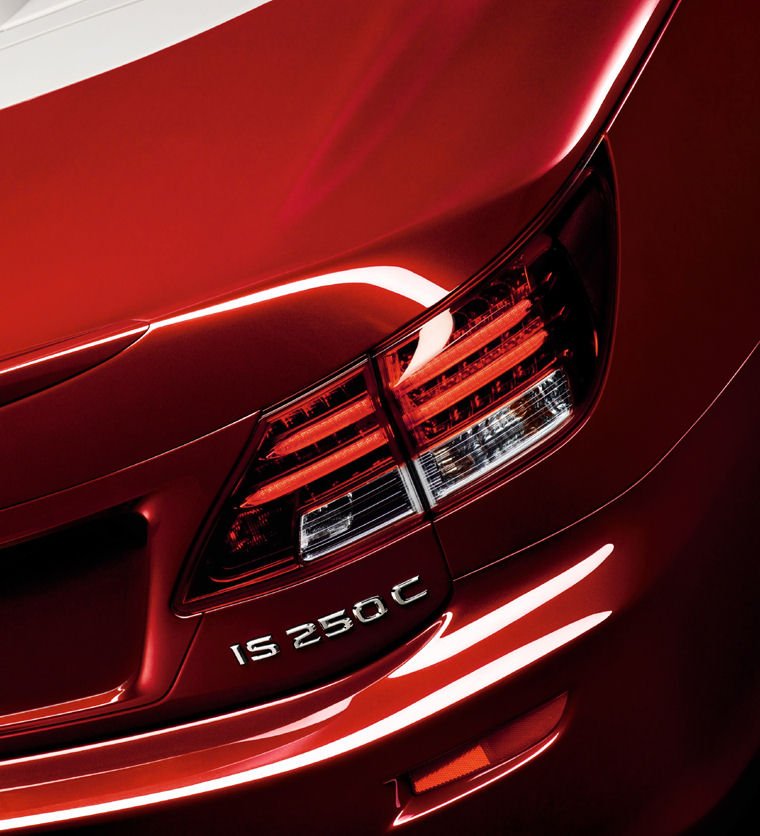 2010 Lexus IS 250C Tail Light Picture
