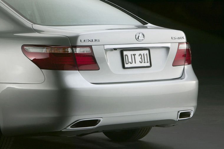 2008 Lexus LS 460L Tail Lights Picture