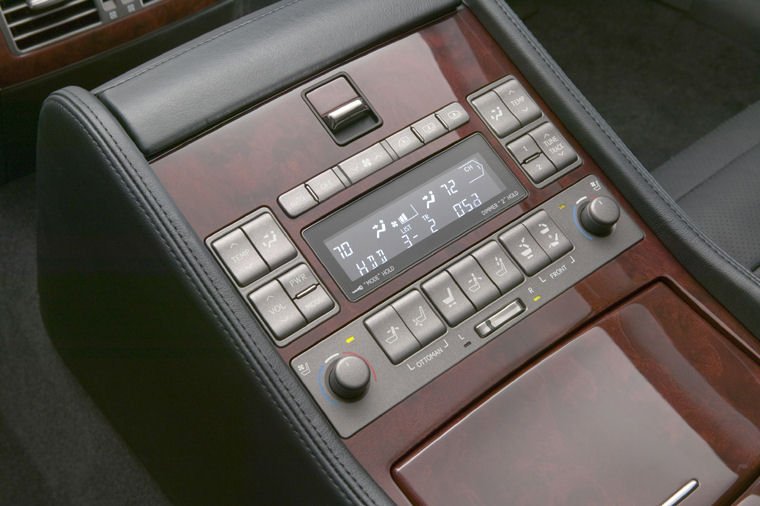 2008 Lexus LS 460L Rear Seat Controls Picture