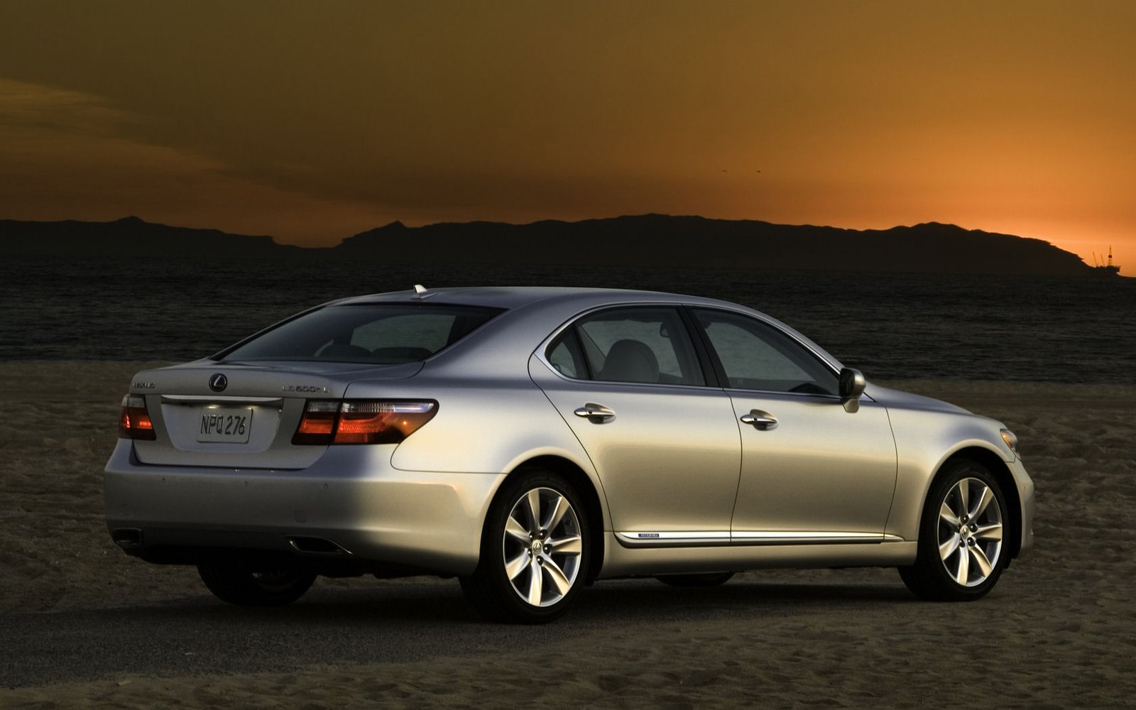 Lexus LS Desktop Wallpaper