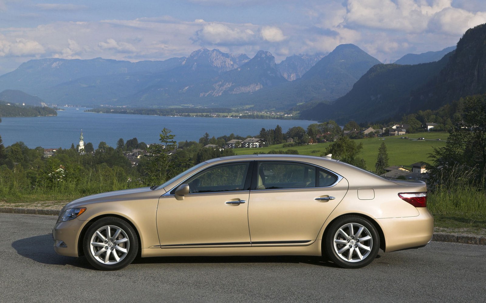 Lexus LS Desktop Wallpaper