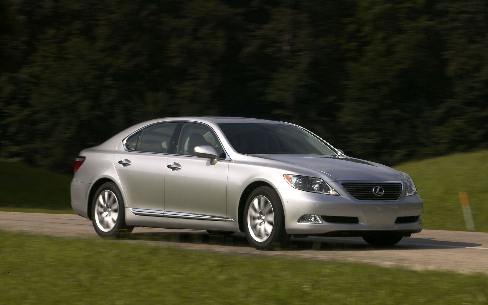 Lexus LS Desktop Wallpaper