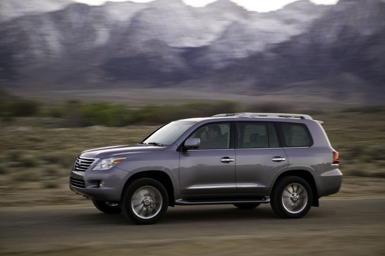 2010 Lexus LX 570 Picture
